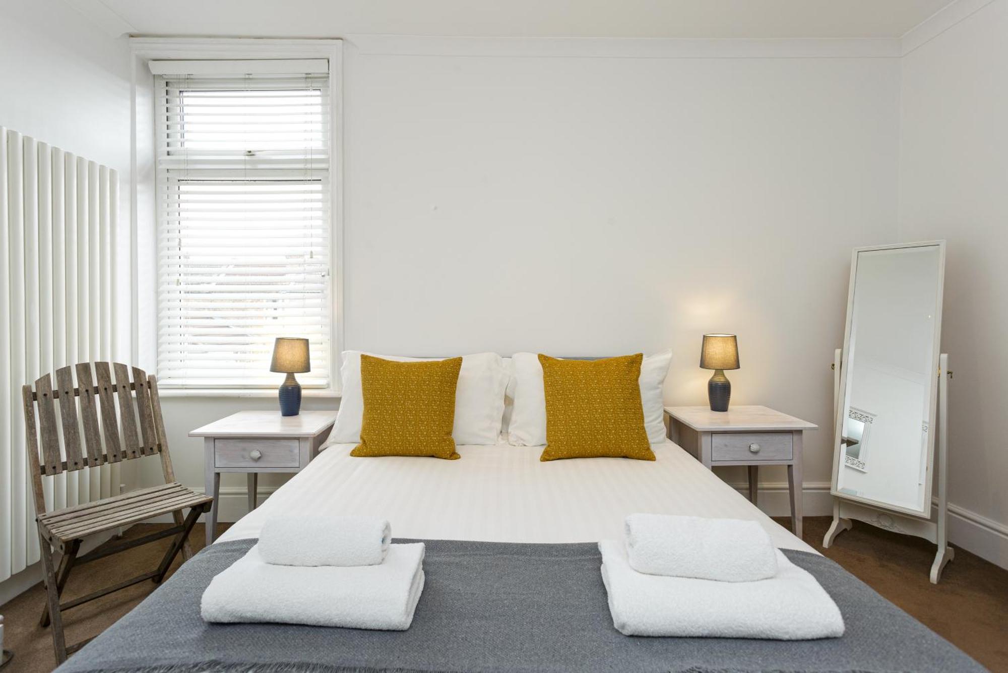 Percy Terrace - Charming 2 Bedroom Town House Portsmouth Bagian luar foto