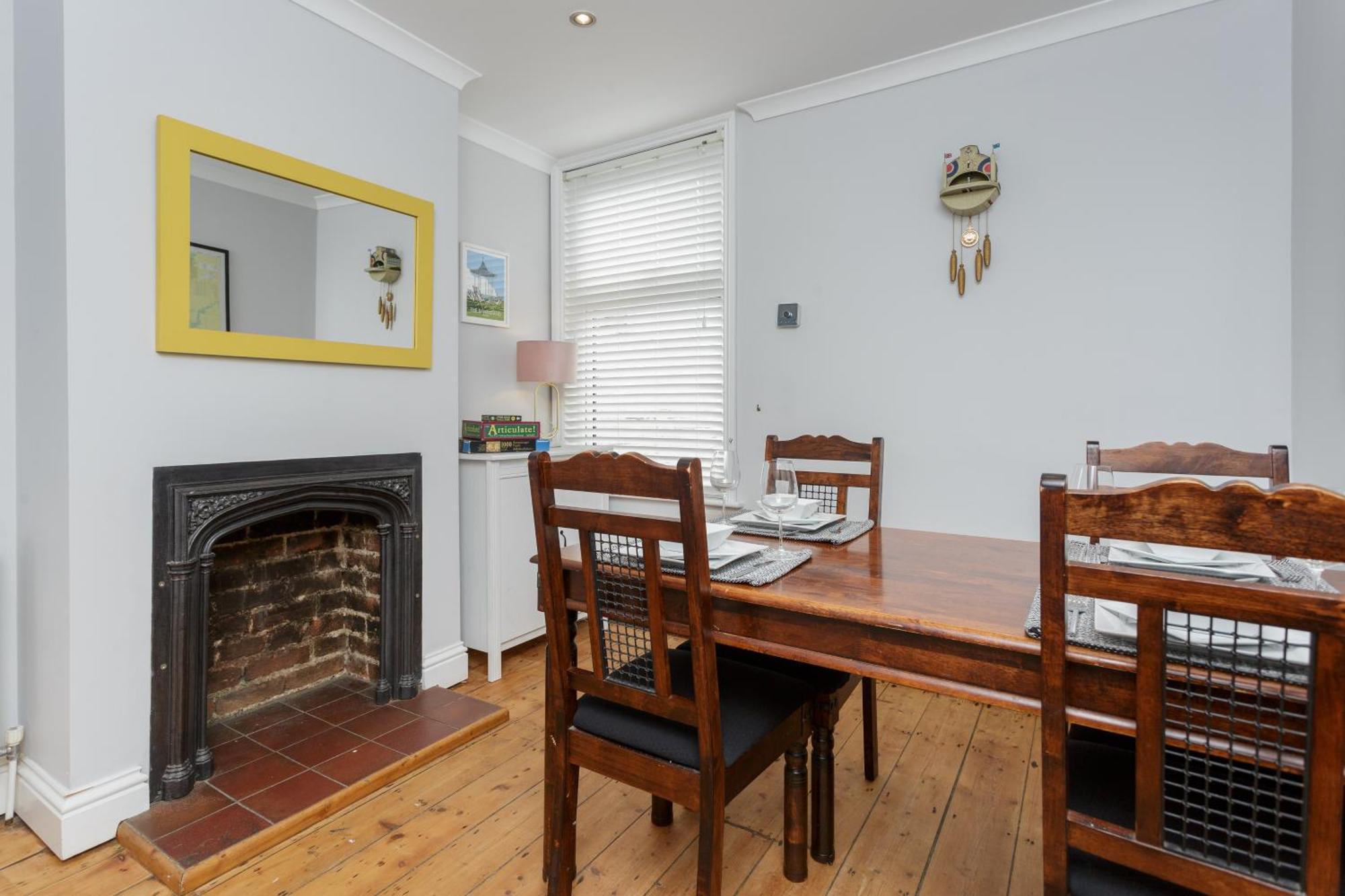 Percy Terrace - Charming 2 Bedroom Town House Portsmouth Bagian luar foto